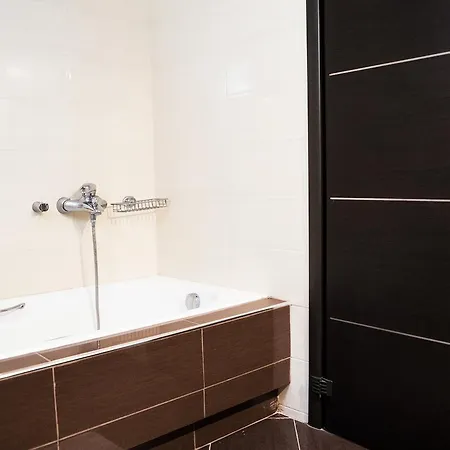 Appartement D'irene-near Athens Airport , 200 Meters From The Davis *