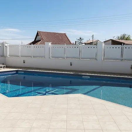 Appartement D'irene-near Athens Airport , 200 Meters From The Davis