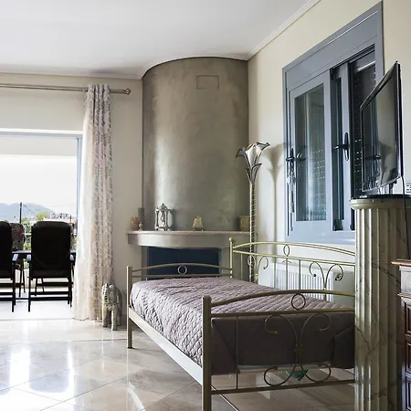 Appartement D'irene-near Athens Airport , 200 Meters From The Davis Artemida (Attica)