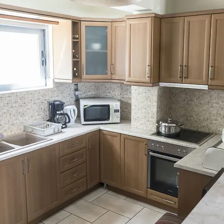 Appartement D'irene-near Athens Airport , 200 Meters From The Davis *