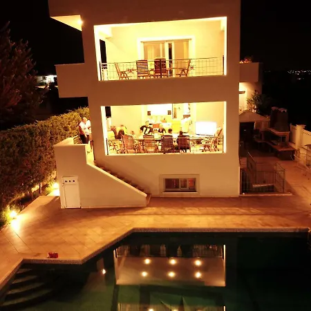 Appartement D'irene-near Athens Airport , 200 Meters From The Davis *