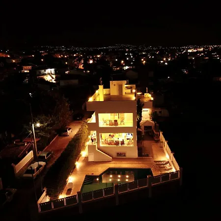 Appartement D'irene-near Athens Airport , 200 Meters From The Davis